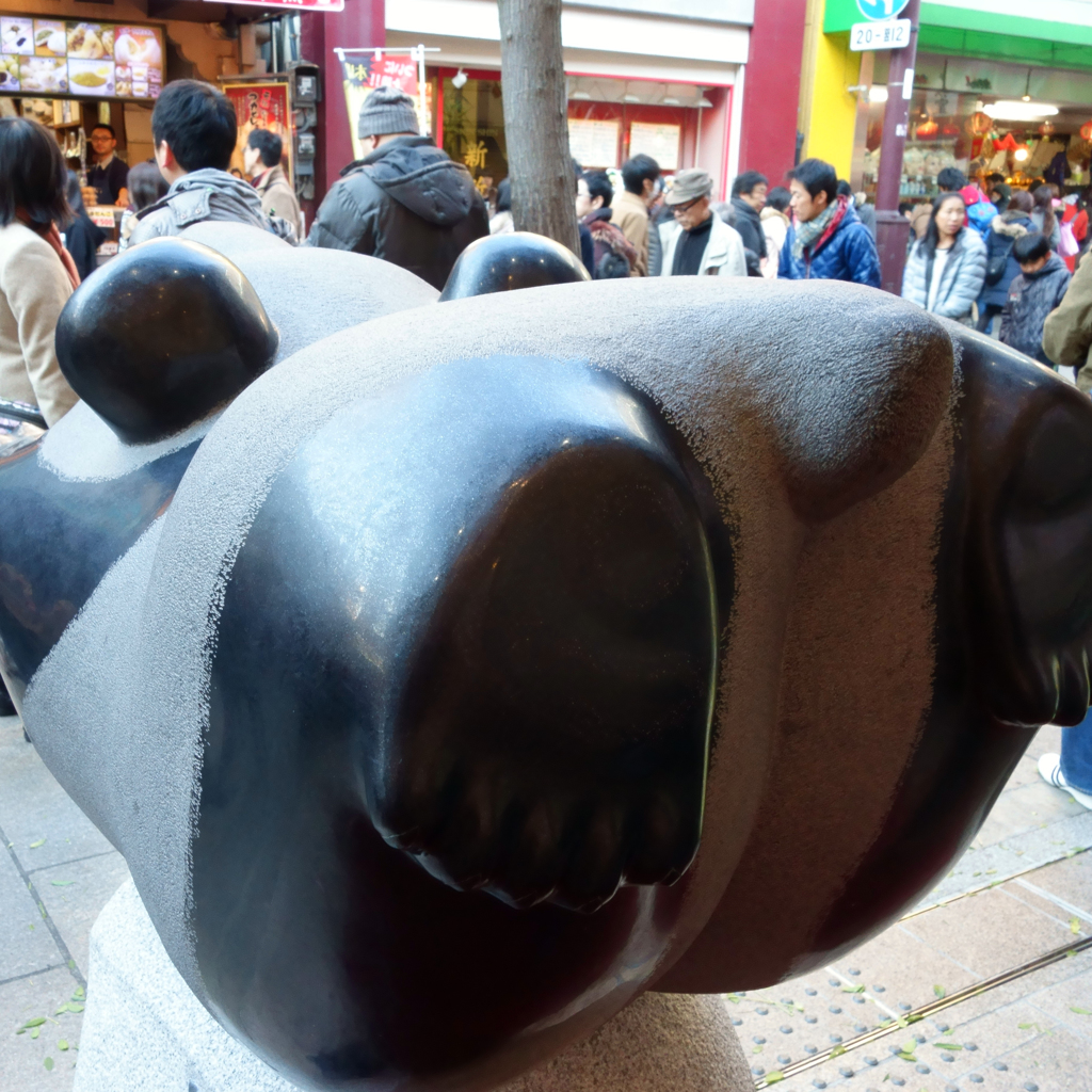 空飛ぶパンダの後ろ脚♪