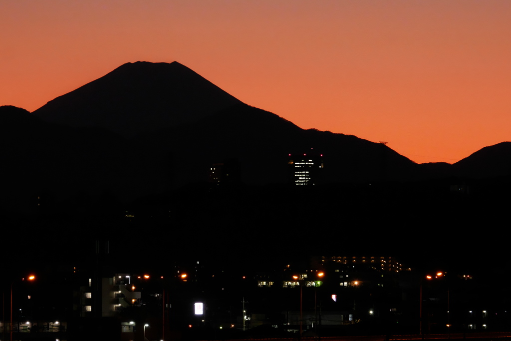 日没後小一時間を経た富士山