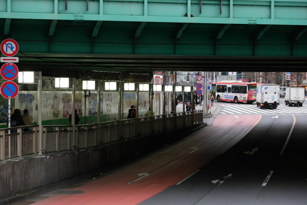 新宿大ガードを東側から