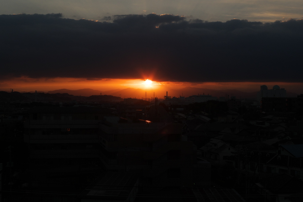 一文字の夕焼け空