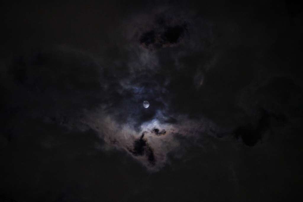 月と雲