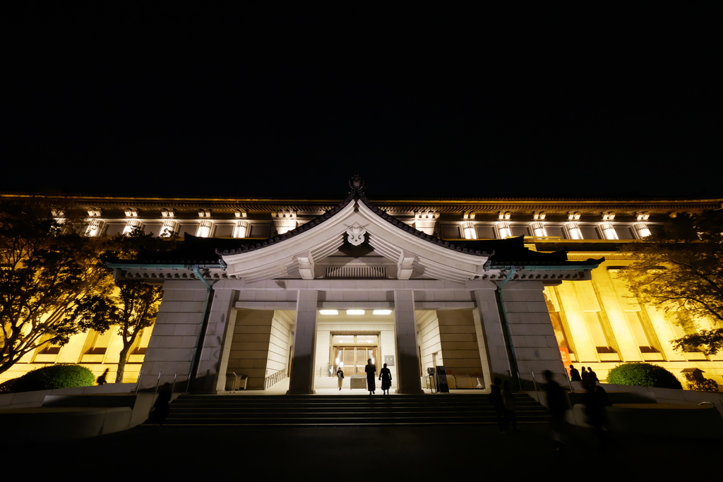 東京国立博物館、土曜の夜の本館
