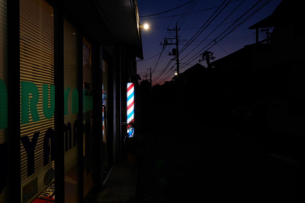 住宅街の床屋さん