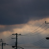 怪しげな空と電柱のシルエット