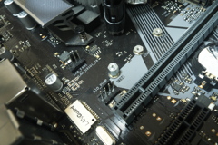 M2socket1にスペーサーを付ける