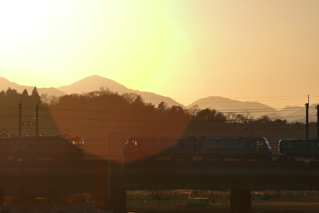 金太郎とブルーサンダー 夕陽の中ですれ違う