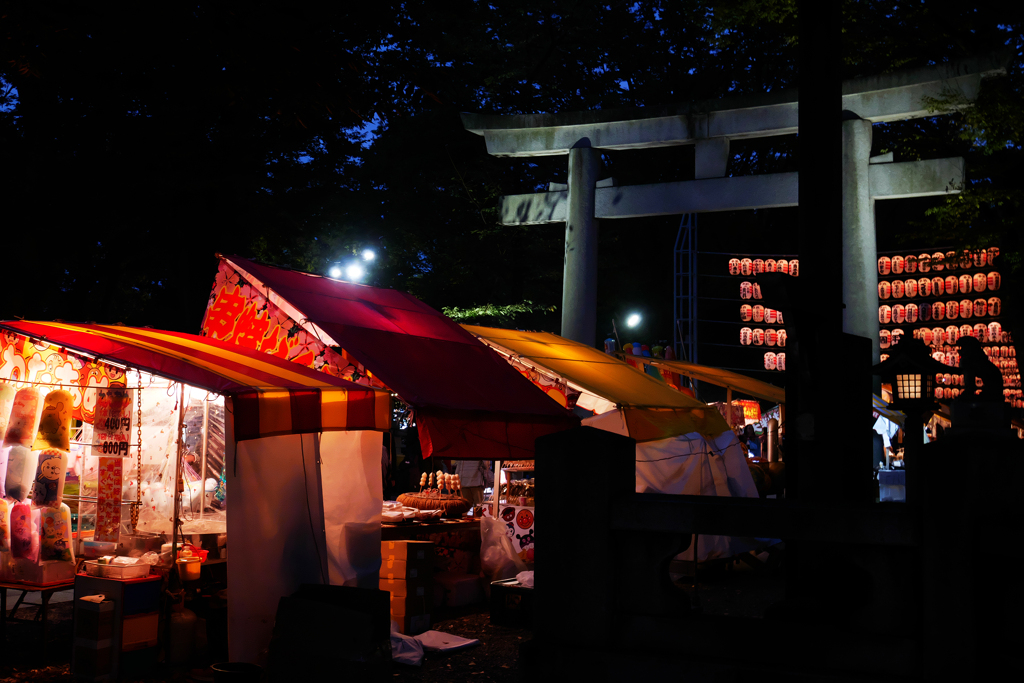 露店が並ぶ参道