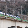 第二稲城トンネルに入るブルーサンダーと日本オイルターミナル
