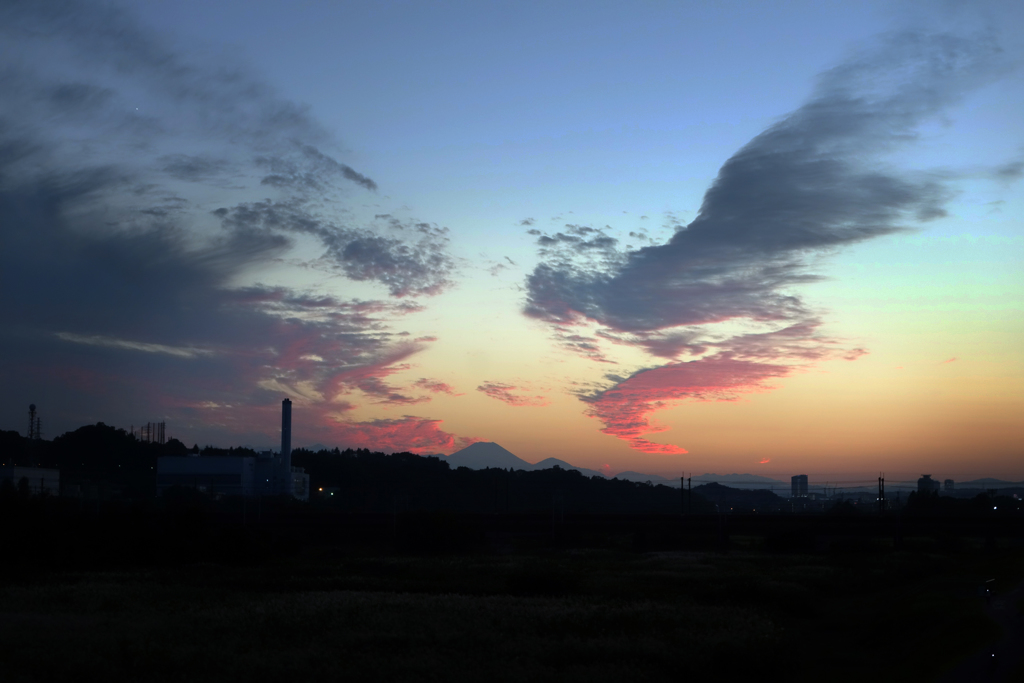 多摩川の向こうの夕景