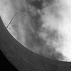 空を見上げる窓_モノクロver