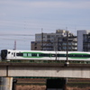 多摩川橋梁を渡るリゾート列車