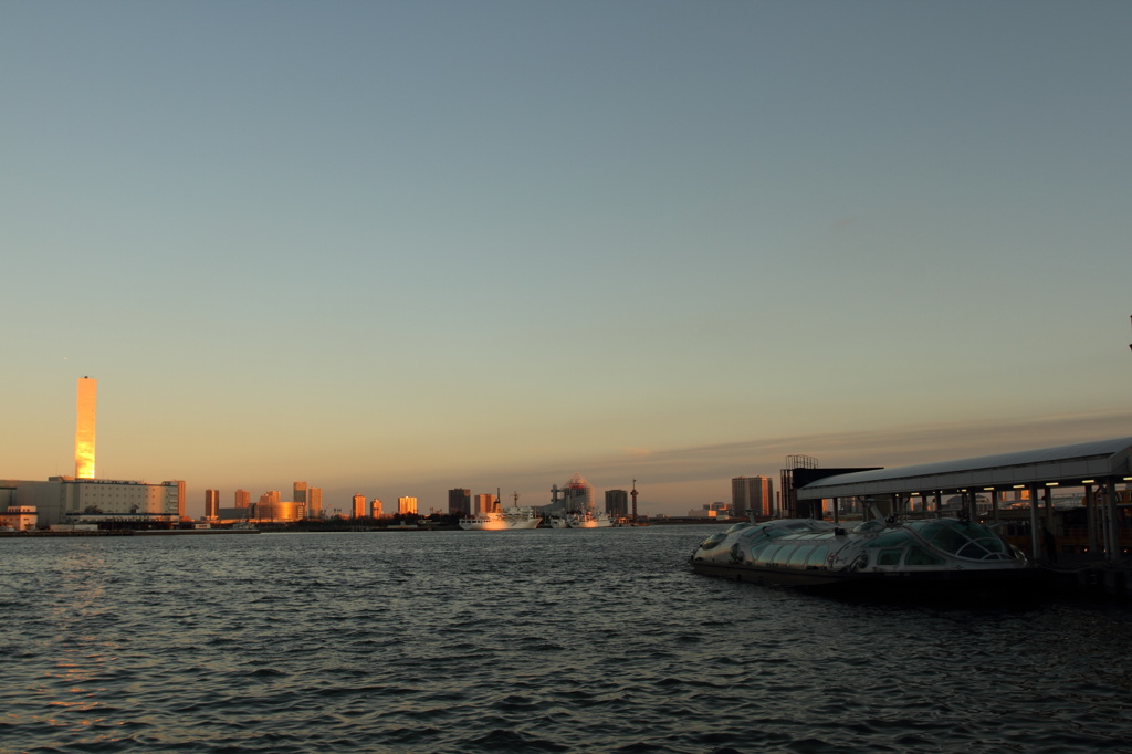 東の夕景とHIMIKO