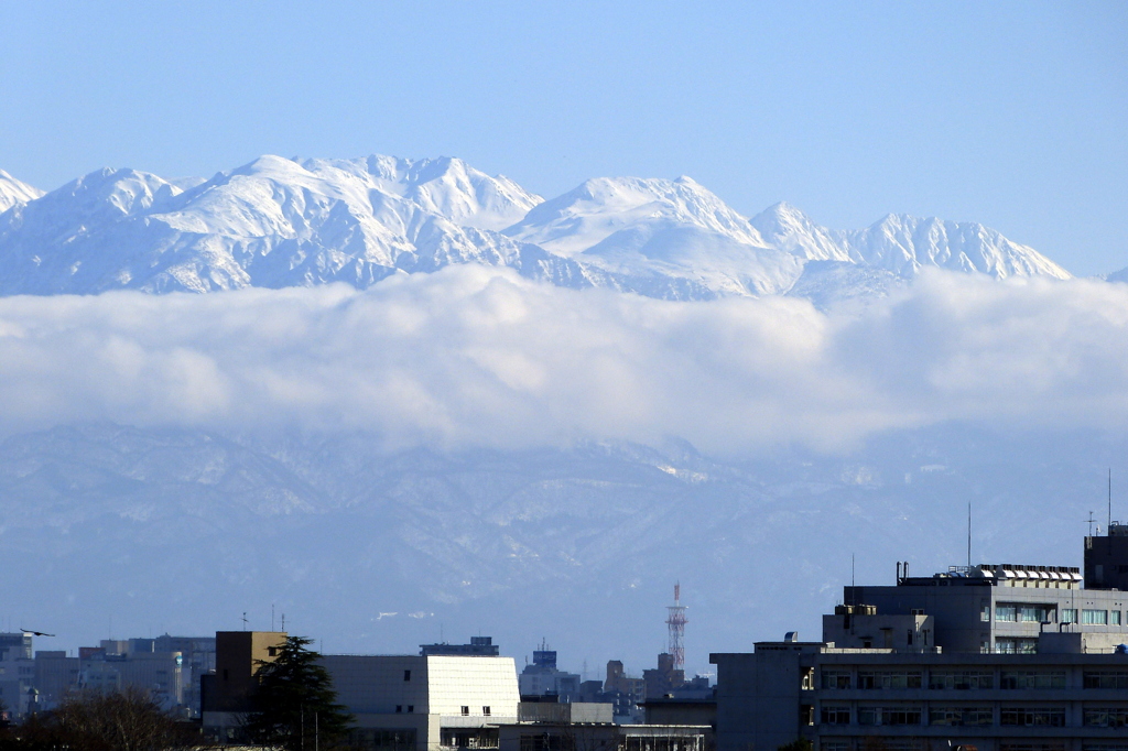 光る峰
