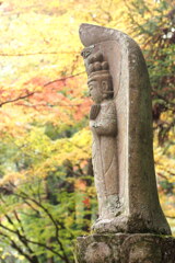 石仏と紅葉