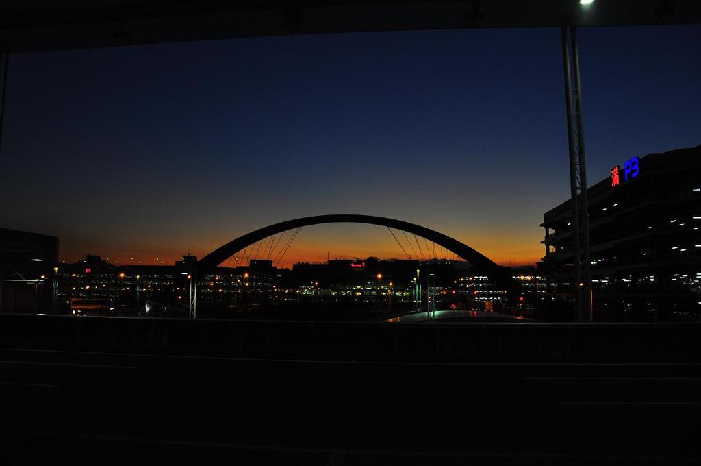 羽田空港の夕暮れ