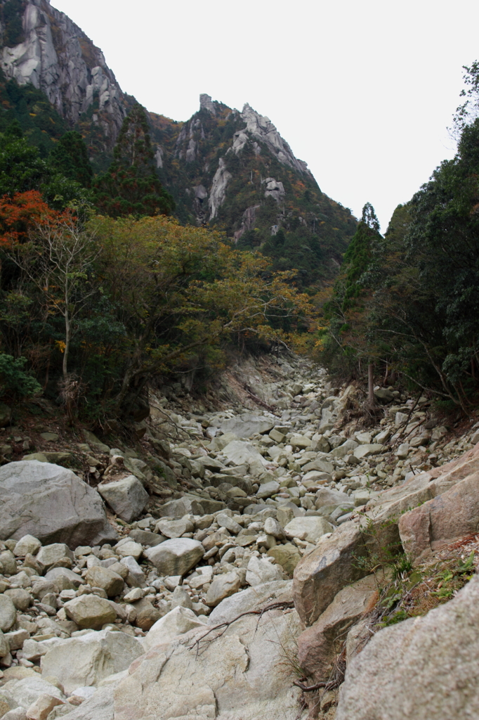 険しい山