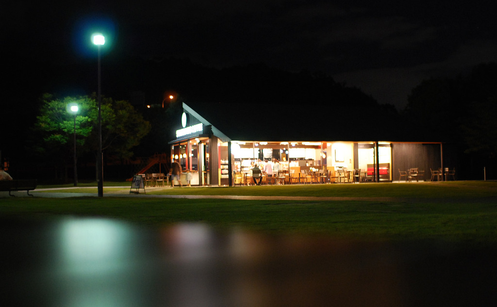 夜のスターバックスコーヒー