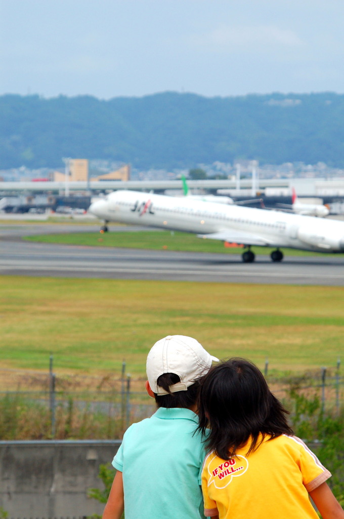 飛行場で。