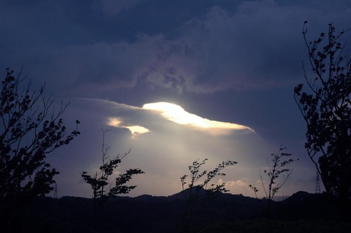 雲の穴
