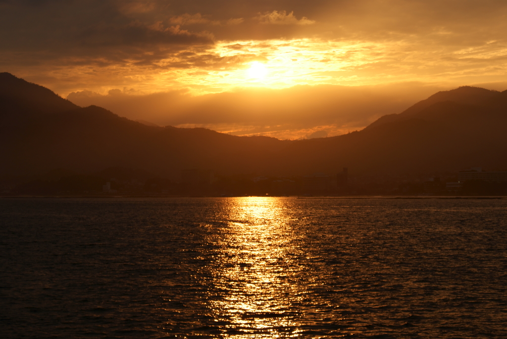 宮島より望む夕景