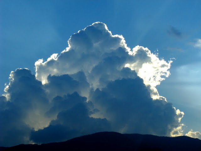 雲からあふれる光