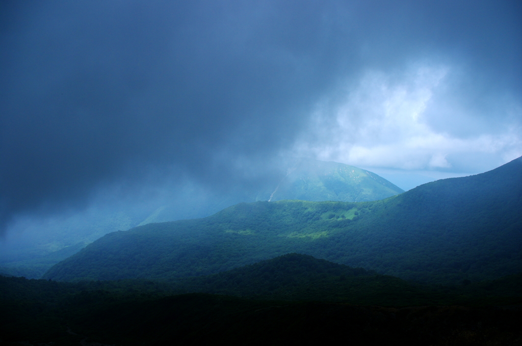 迫る雨雲