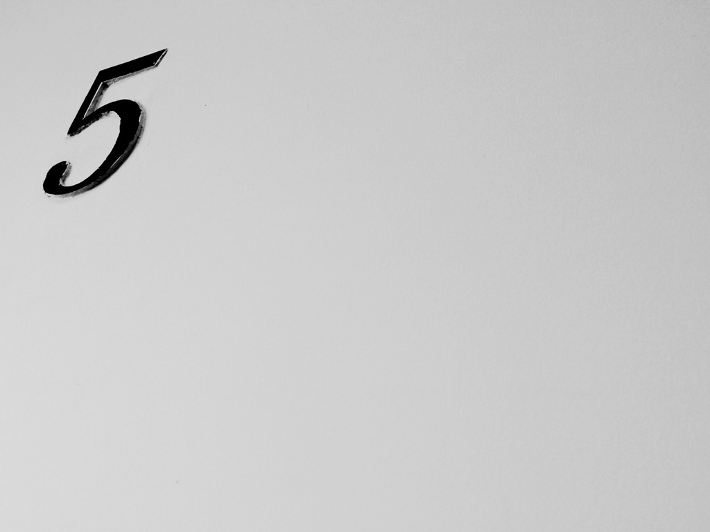 ５