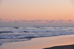 Light-colored sky and rough sea