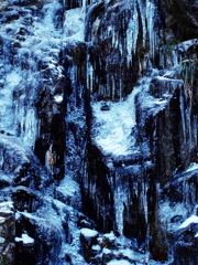 岩壁の氷牙