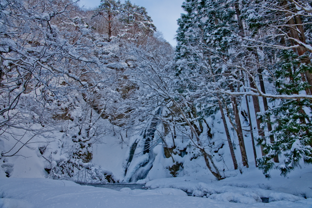 峨瓏の滝・2012冬（豪雪）