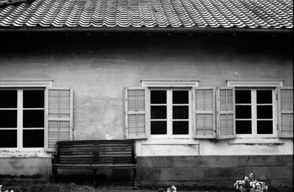 B&W-9