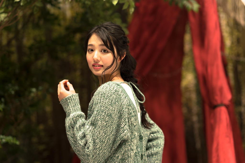 見返り美女