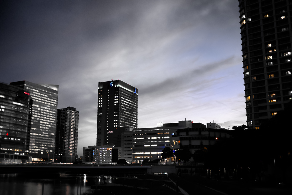 夕刻の横浜駅