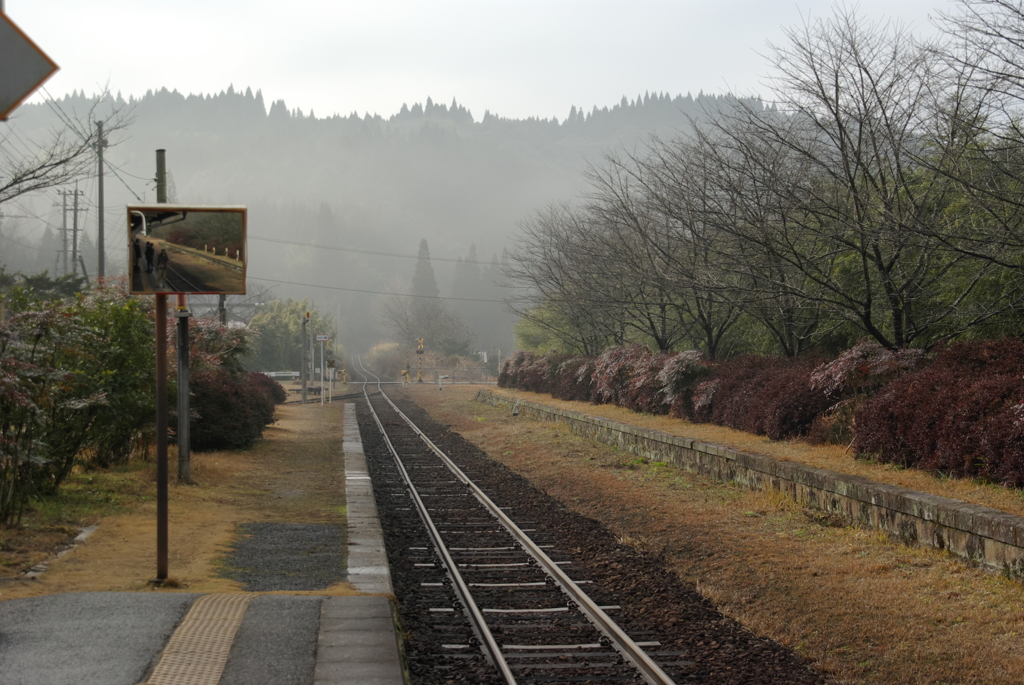 霧の嘉例川駅