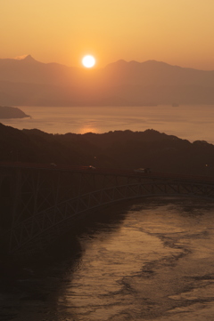 西海橋の夜明け