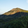 山影の映る烏帽子岳