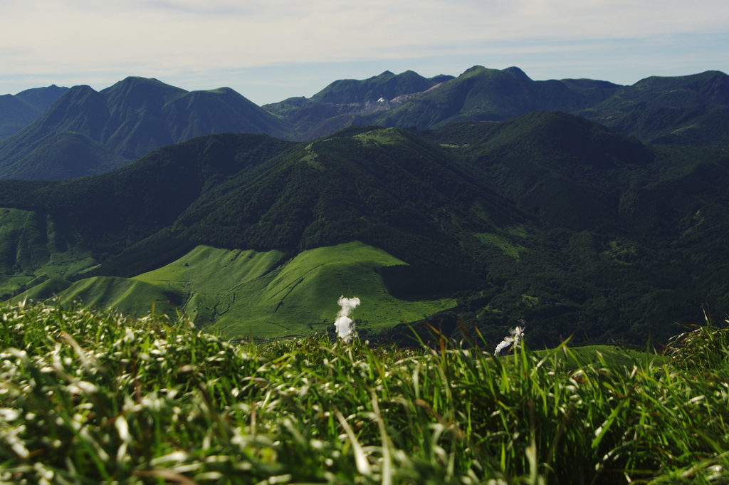 涌蓋山から久重連山を望む
