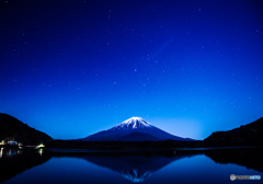 夜の富士山