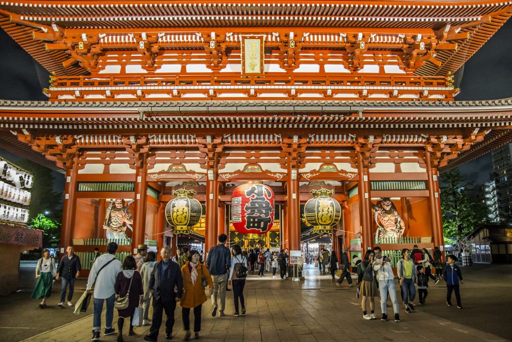 夜の浅草寺