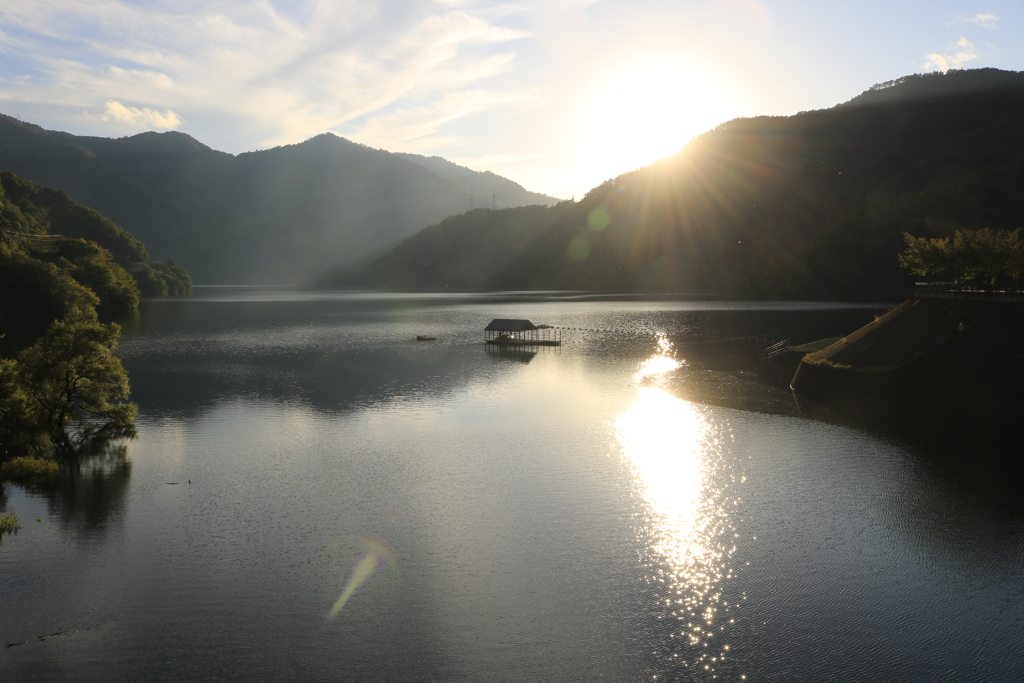 九頭竜湖の入日