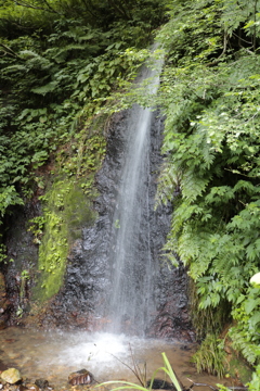 無名滝（右側から）