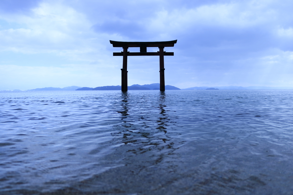 湖中大鳥居