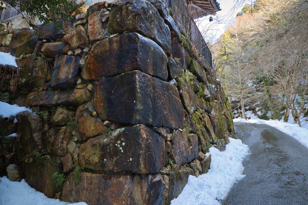 本堂石垣