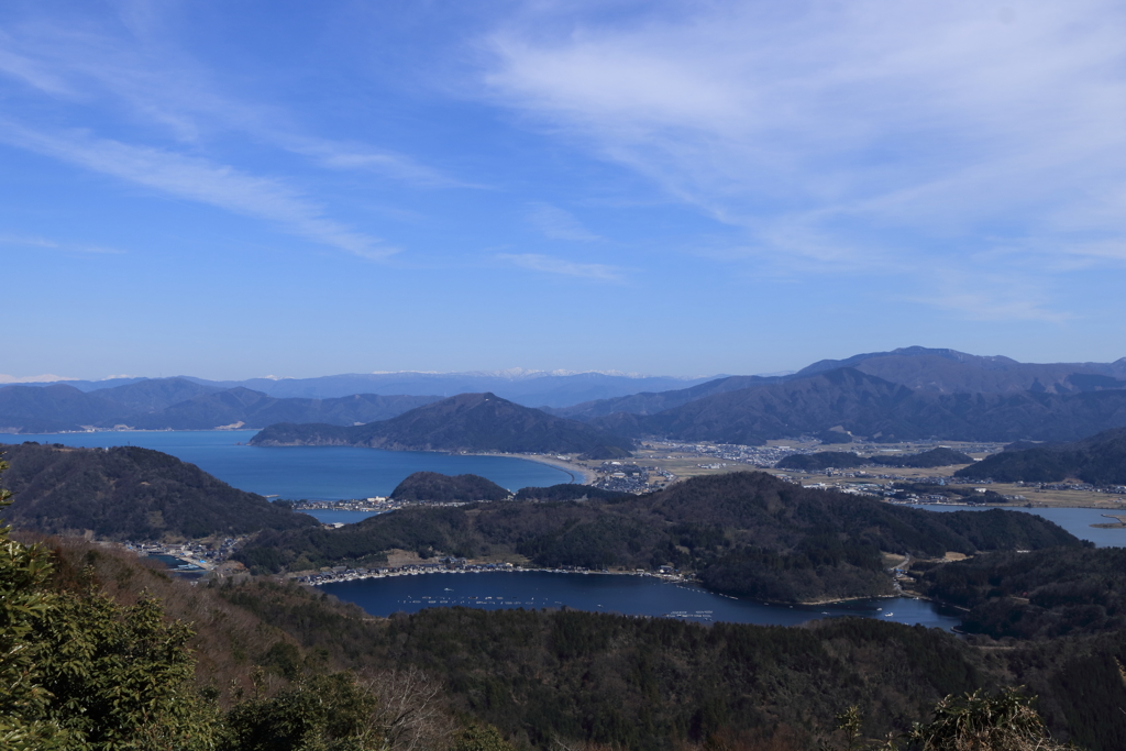 遥かに岐阜の雪山を望む