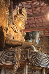 虚空蔵菩薩坐像と東大寺盧舎那仏像