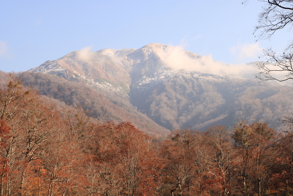 薄化粧の三ノ峰