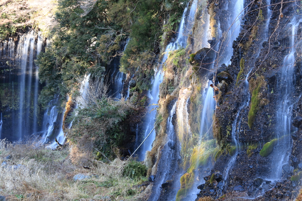 白糸の滝　右側より