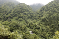 女神川と釣鐘岩