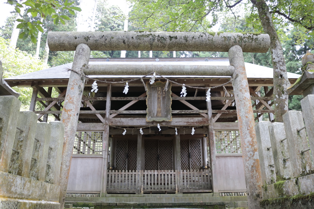 須波阿湏疑神社本殿