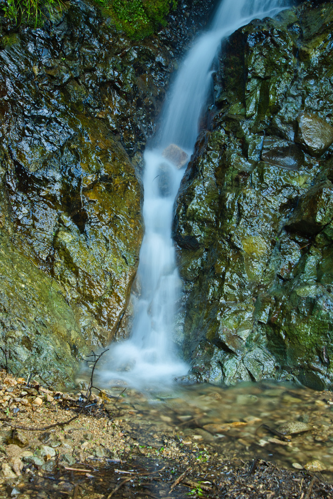 龍ヶ鼻ダム湖の滝壺